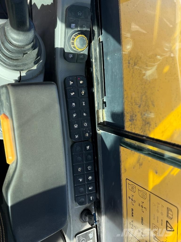 JCB Hydradig Ekskavatori uz riteņiem