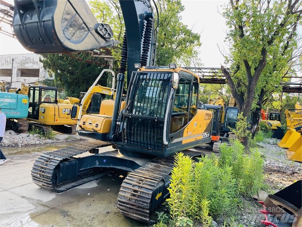 Hyundai 225 lc 9t Kāpurķēžu ekskavatori