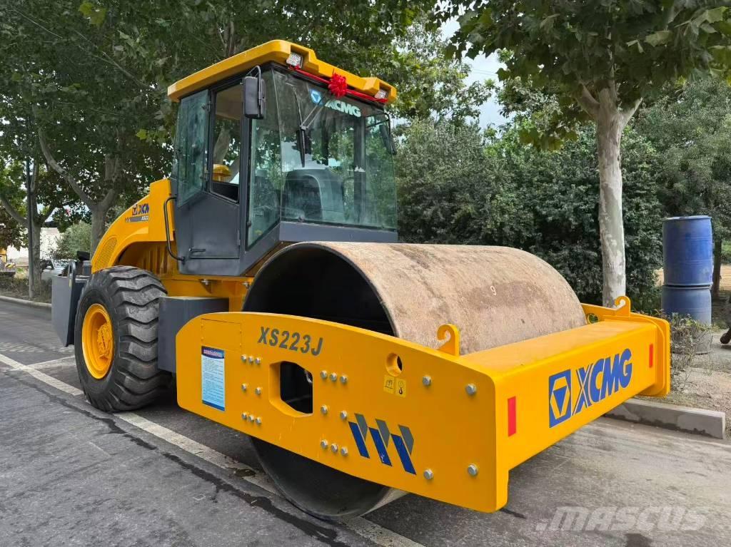 XCMG XS 223 J Vienvalča grunts veltņi