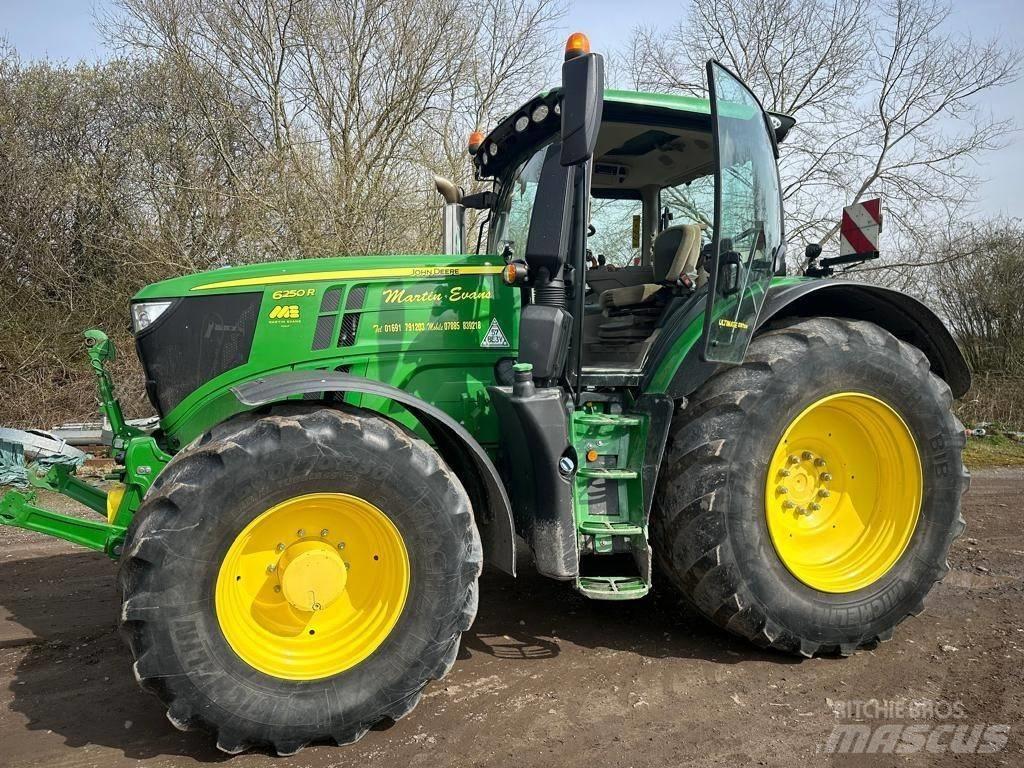 John Deere 6250 R Traktori
