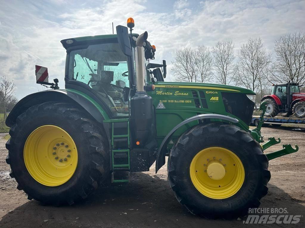 John Deere 6250 R Traktori