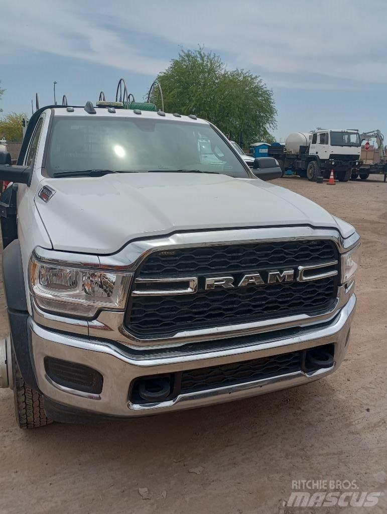 RAM 5500 Platformas/izkraušana no sāniem