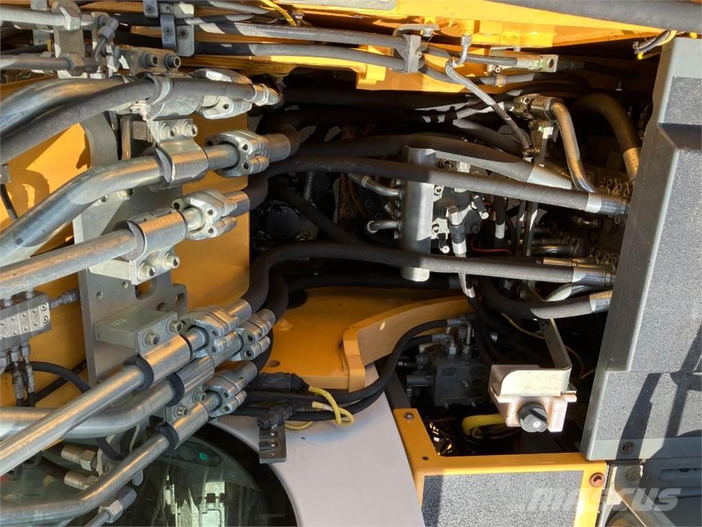 Liebherr R926 Kāpurķēžu ekskavatori
