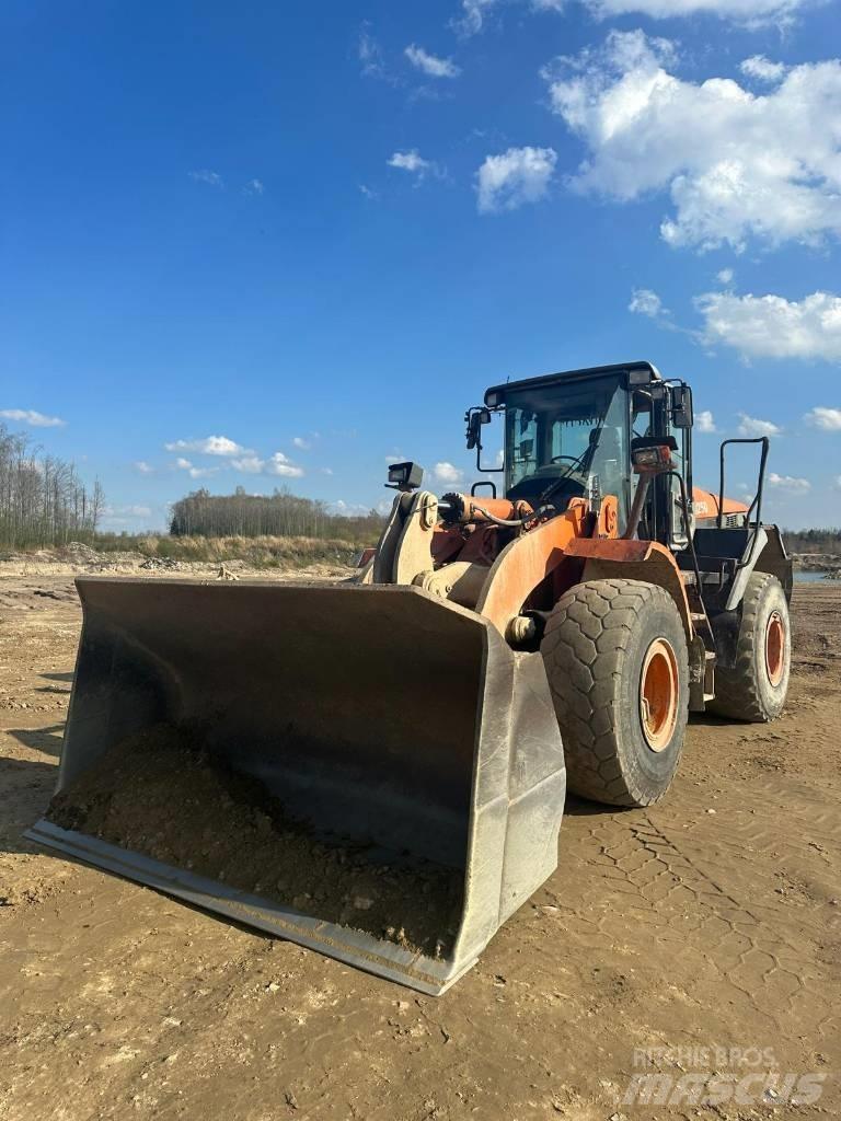 Hitachi ZW 250 Iekrāvēji uz riteņiem