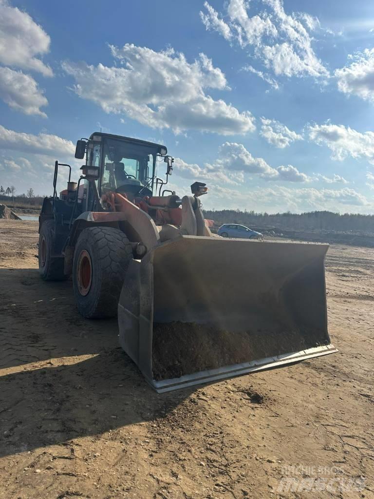 Hitachi ZW 250 Iekrāvēji uz riteņiem