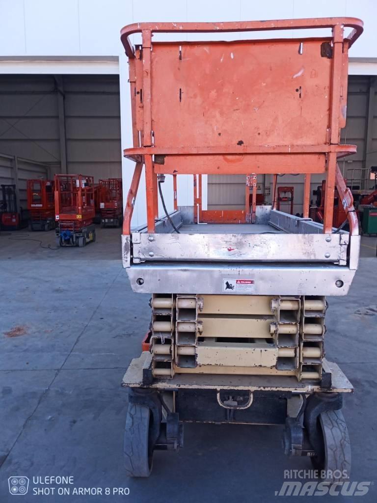 JLG 3246 ES Šķerveida pacēlāji