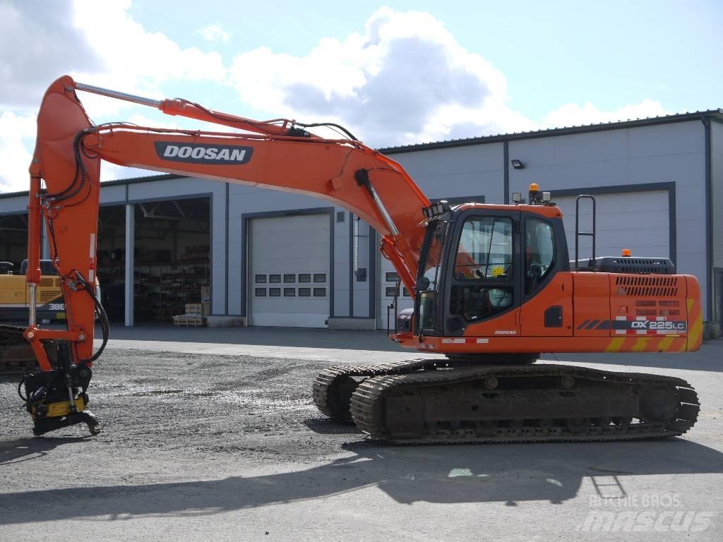 Doosan DX 225 LC-3 Kāpurķēžu ekskavatori