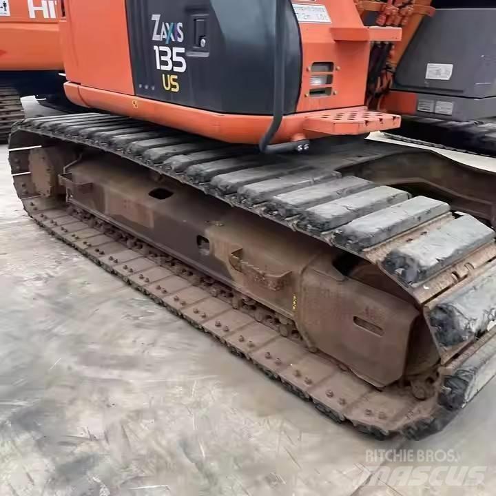 Hitachi ZX135US Kāpurķēžu ekskavatori