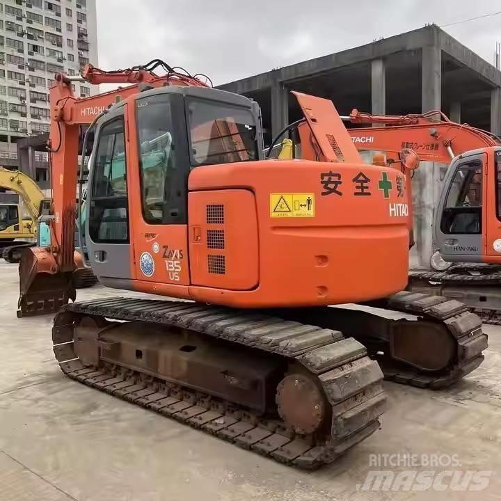 Hitachi ZX135US Kāpurķēžu ekskavatori