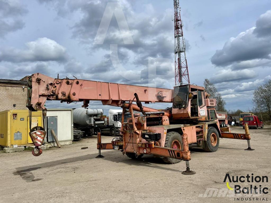 Grove AT 633 B Smagās mašīnas ar celtni