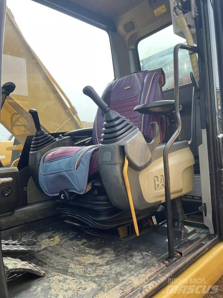 CAT 320 D Kāpurķēžu ekskavatori