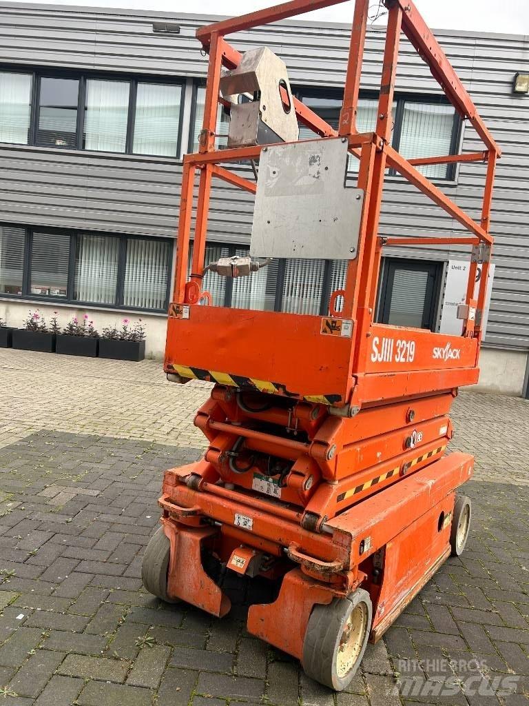SkyJack SJ III 3219 Šķerveida pacēlāji