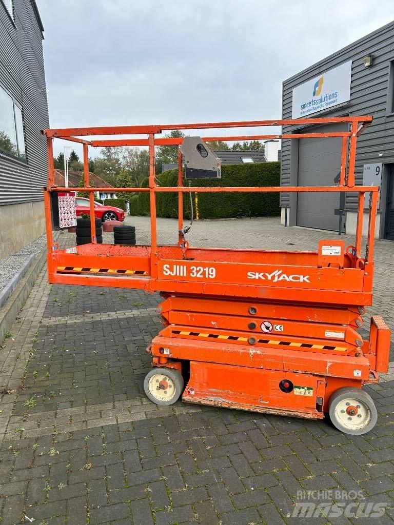 SkyJack SJ III 3219 Šķerveida pacēlāji