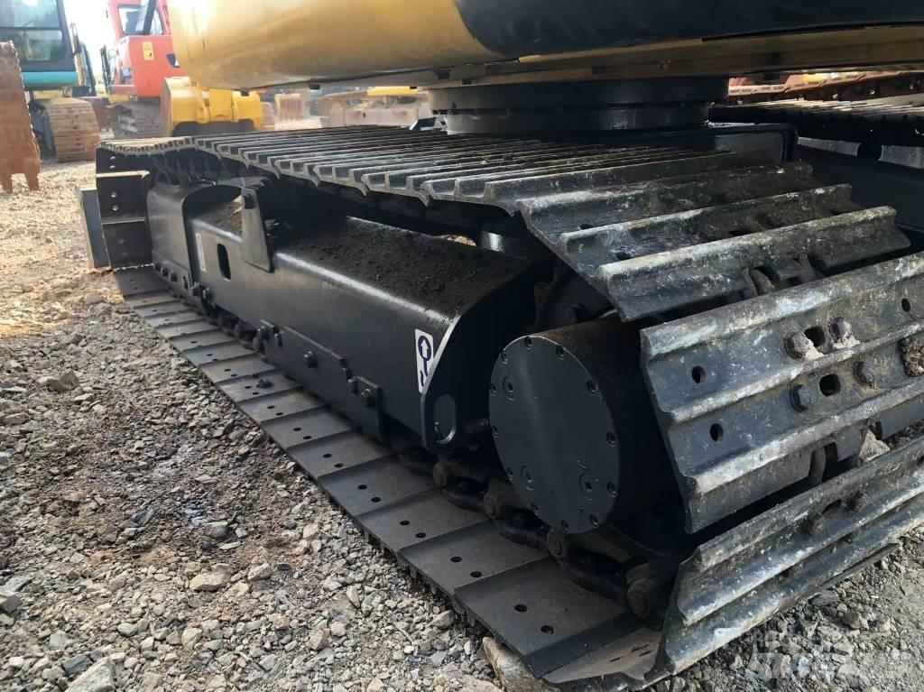 Komatsu 56-7 Kāpurķēžu ekskavatori