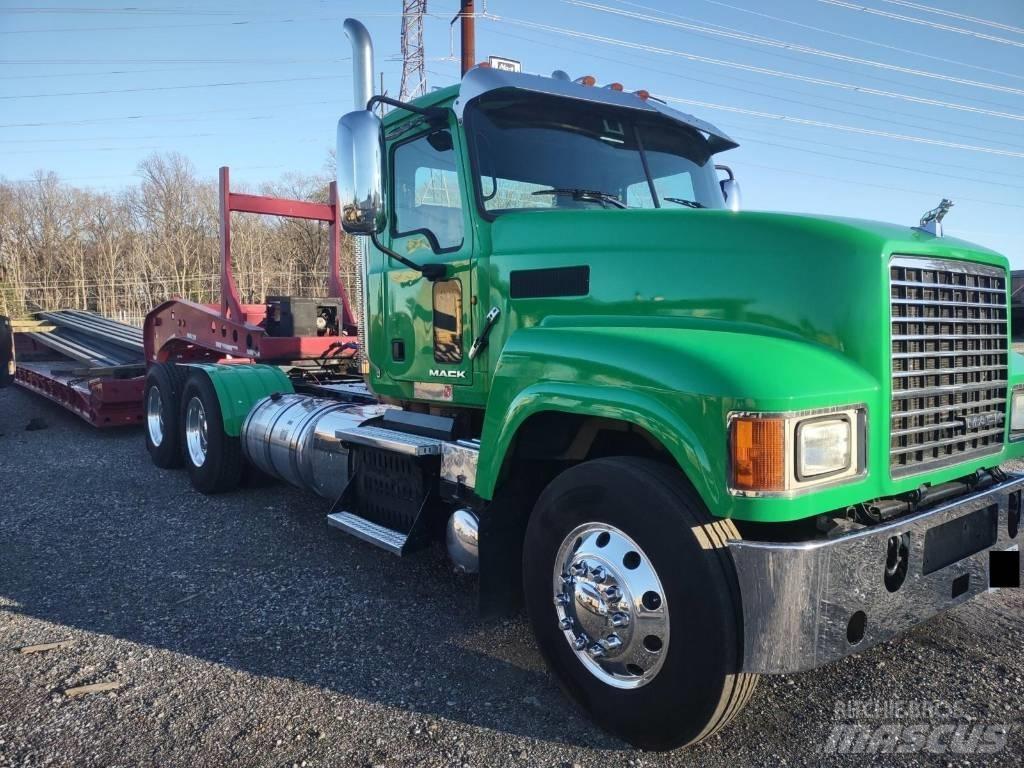 Mack CHU 613 Vilcēji