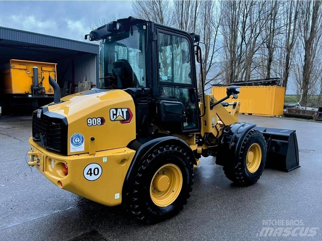 CAT 908 Iekrāvēji uz riteņiem