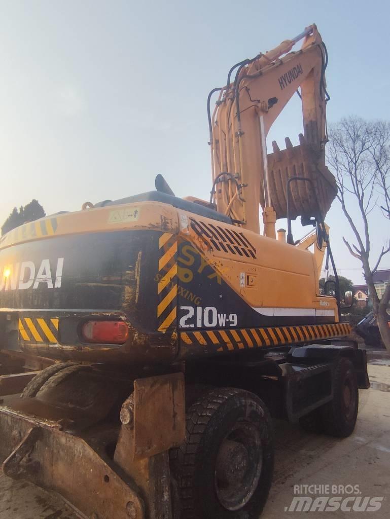Hyundai 210W-9 Ekskavatori uz riteņiem