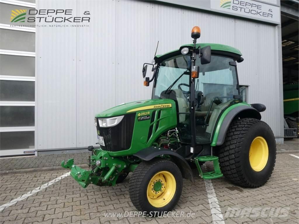John Deere 4052R Kompaktie traktori