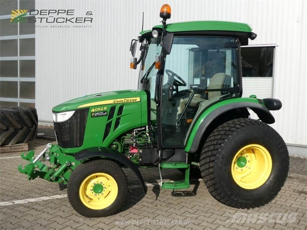John Deere 4052R Kompaktie traktori