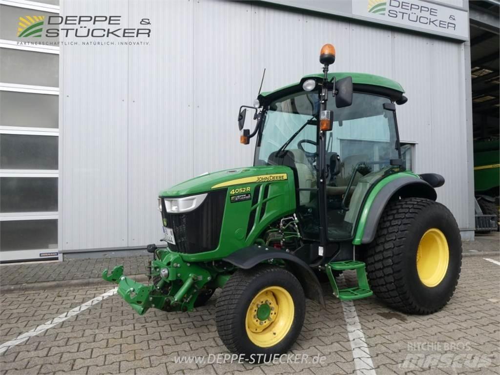 John Deere 4052R Kompaktie traktori
