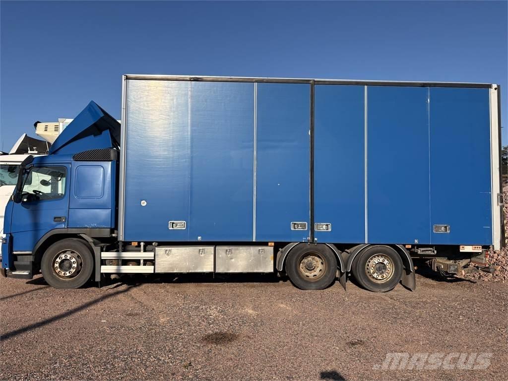 Volvo FM330 6x2 Furgons