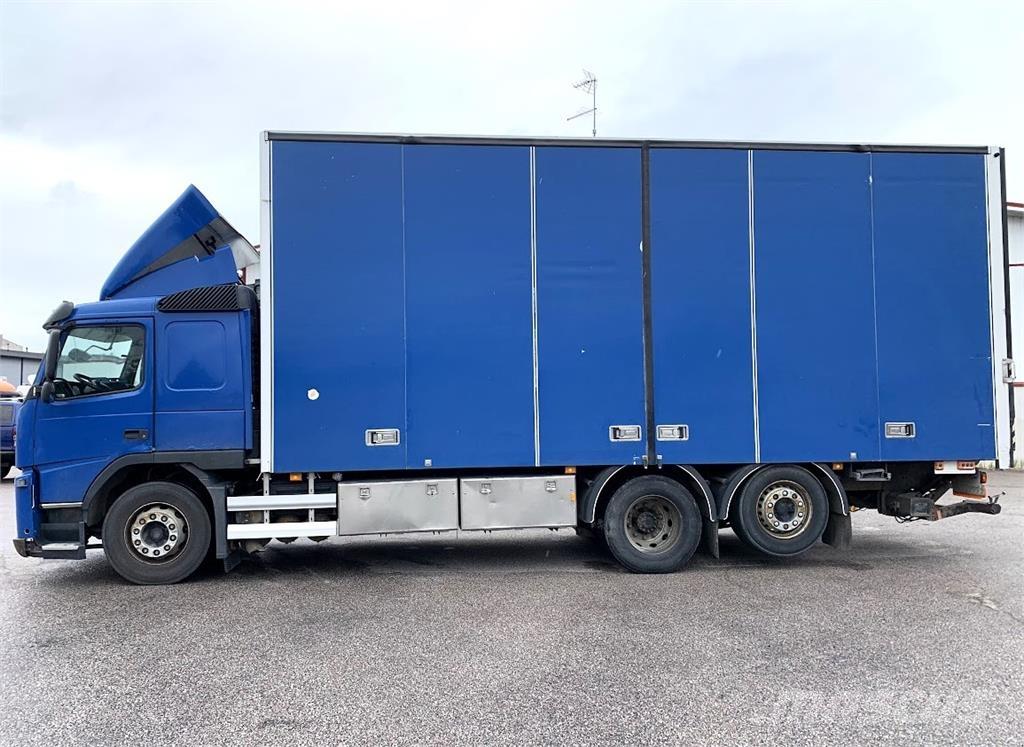 Volvo FM330 6x2 Furgons