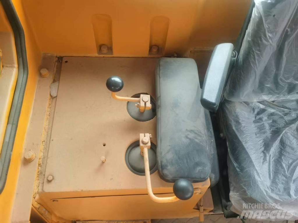 CAT D 7 G Kāpurķēžu buldozeri