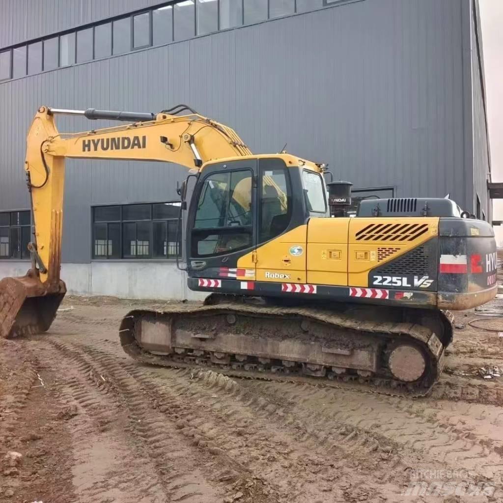 Hyundai R225LVS Ekskavatori uz riteņiem