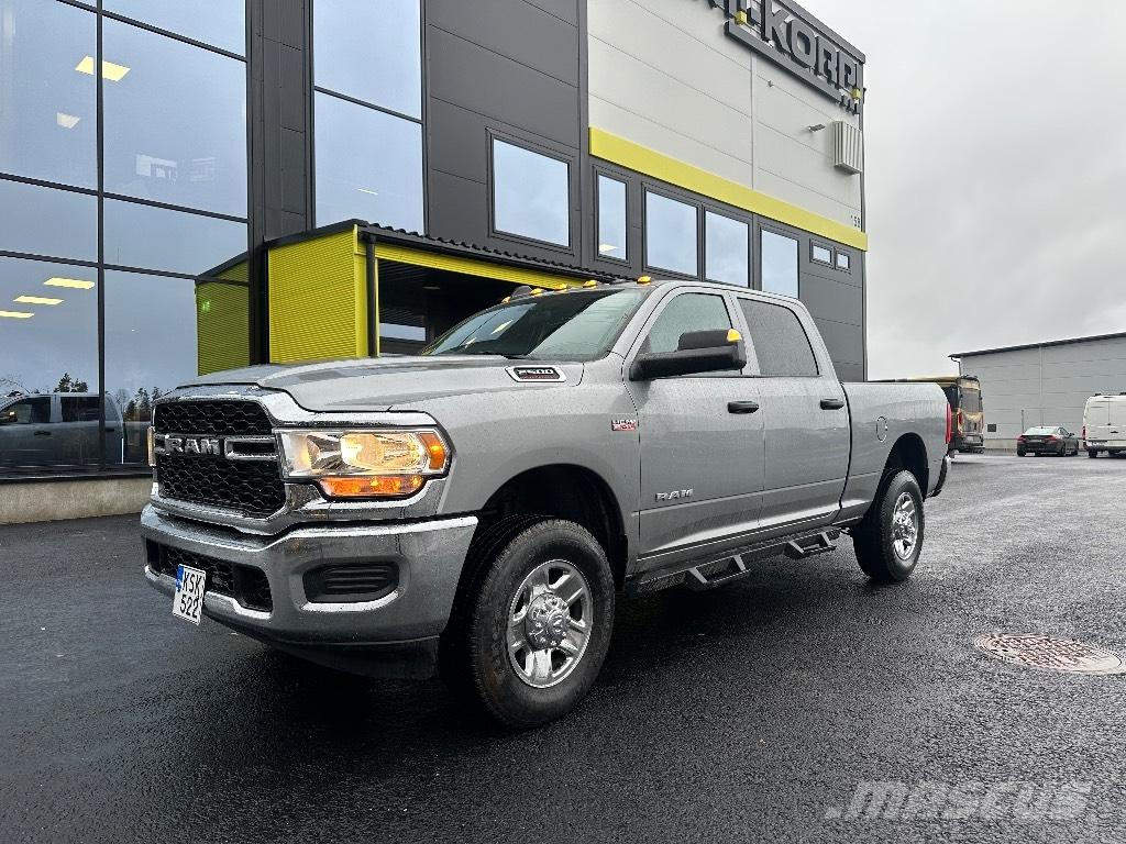 RAM 2500 Tradesman Vieglais kravas automobilis/izkraušana no sāniem