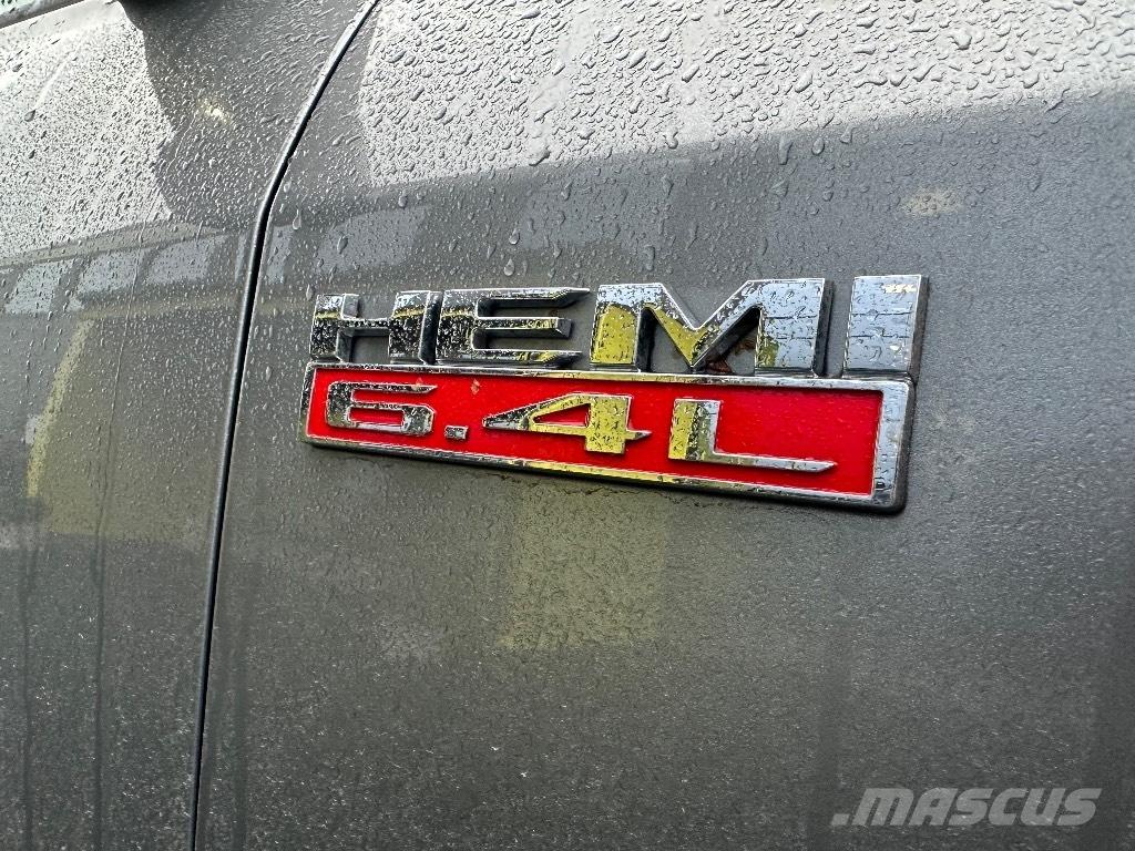 RAM 2500 Tradesman Vieglais kravas automobilis/izkraušana no sāniem