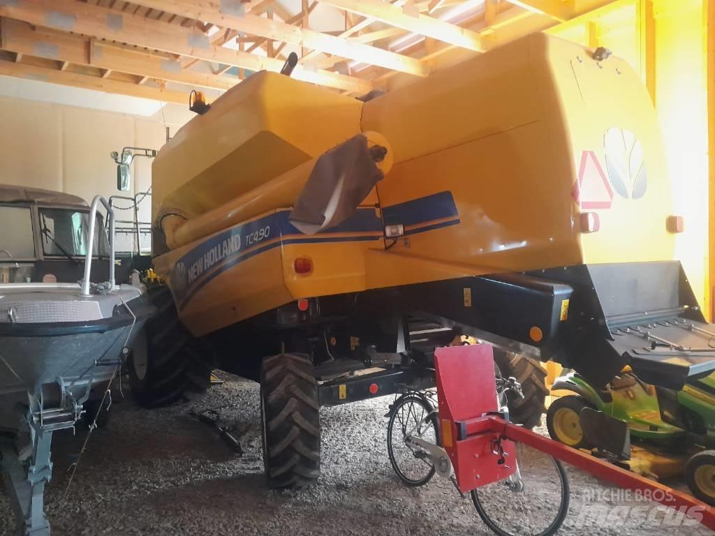 New Holland TC 4.90 Ražas novākšanas kombaini