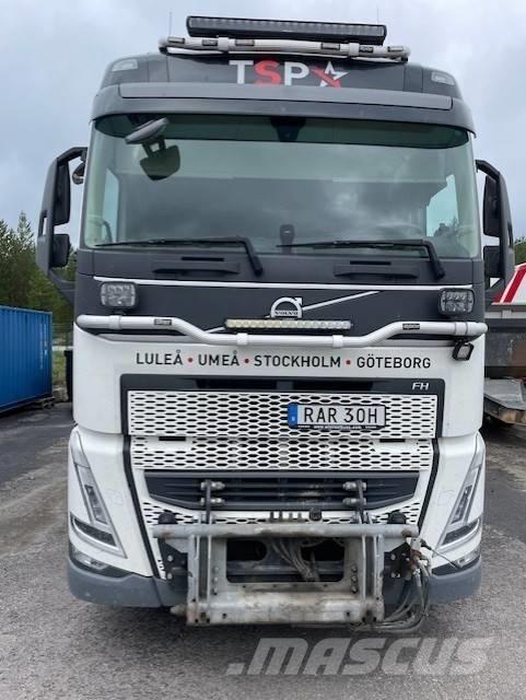Volvo FH 13 Treileri ar āķi
