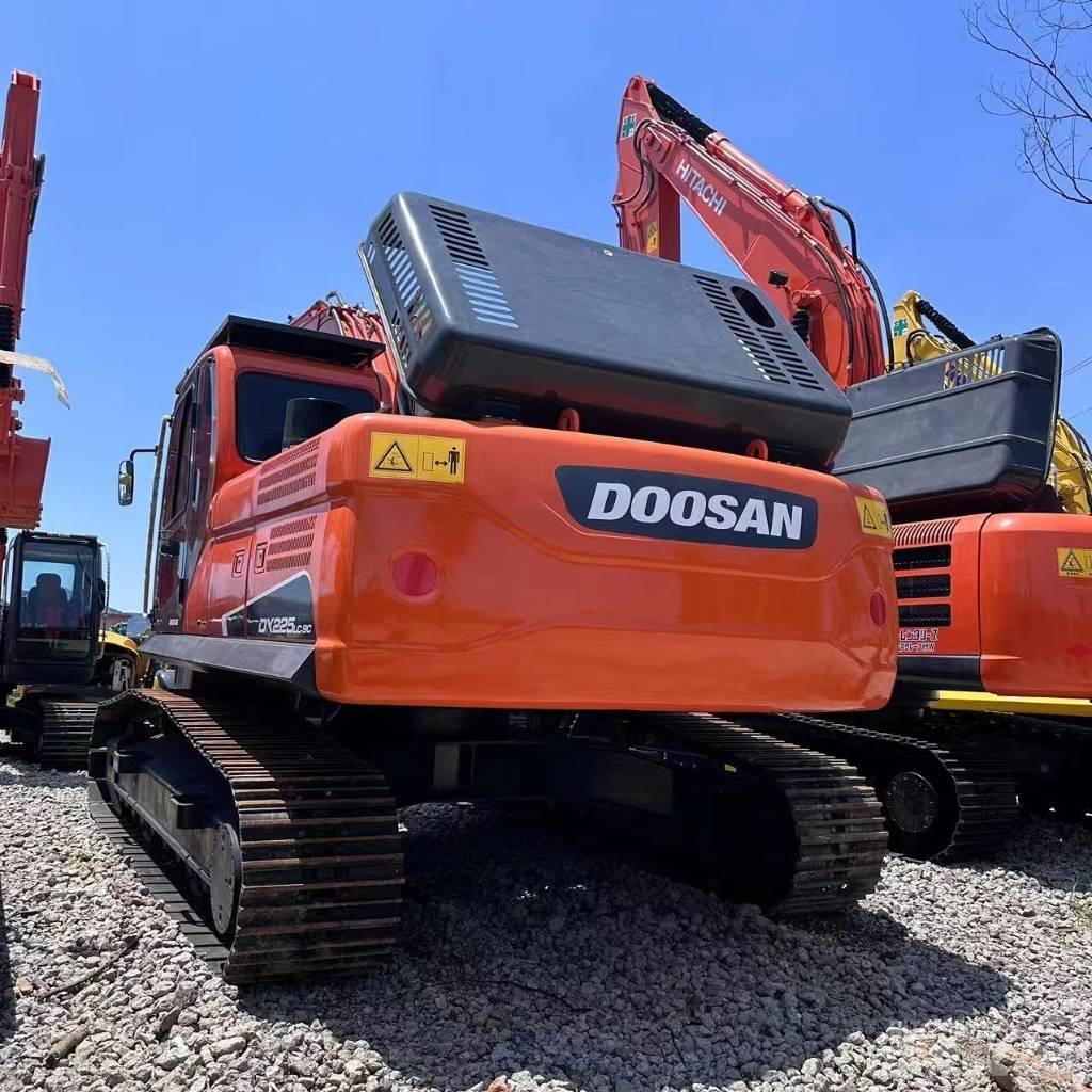Doosan DX 225 LC Kāpurķēžu ekskavatori