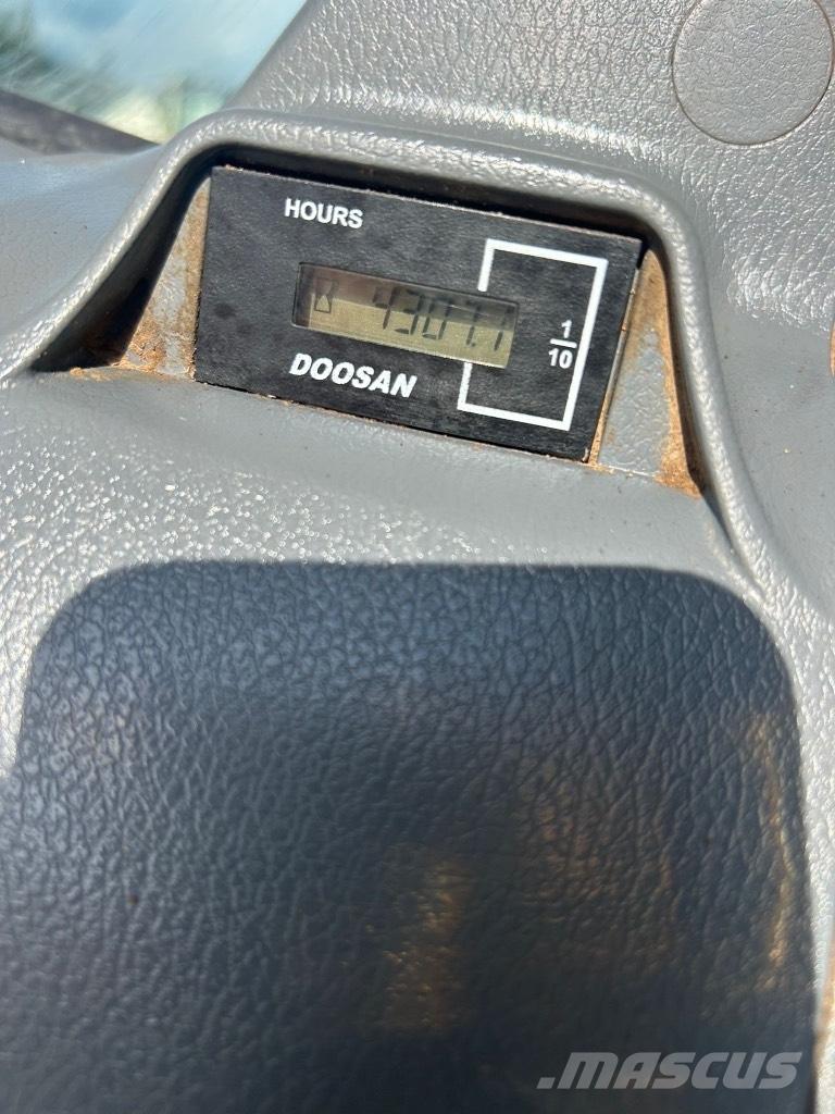 Doosan DX140 LC-7 Kāpurķēžu ekskavatori
