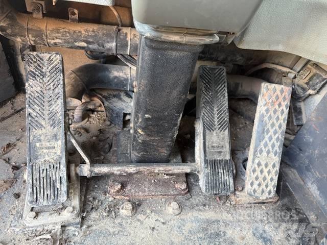 Doosan DL 400 Iekrāvēji uz riteņiem