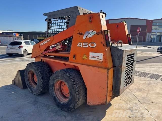 Daewoo 450P Lietoti riteņu kompaktiekrāvēji