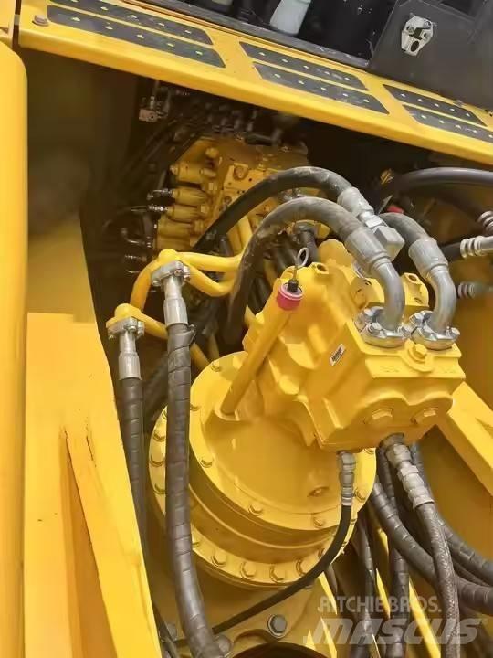 Komatsu PC450-7 Kāpurķēžu ekskavatori