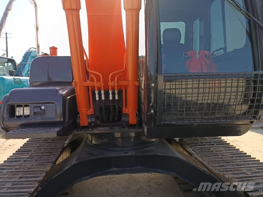 Hitachi ZX 120 Kāpurķēžu ekskavatori