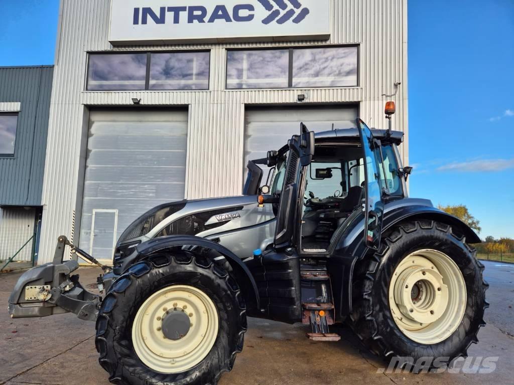 Valtra T 254 Traktori