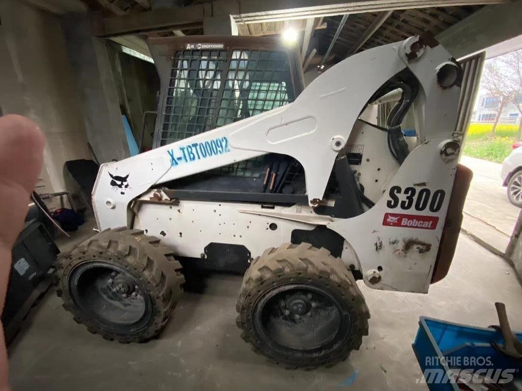 Bobcat S 300 Lietoti riteņu kompaktiekrāvēji