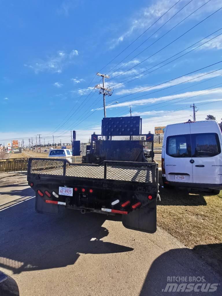 Ford F 550 XLT Platformas/izkraušana no sāniem