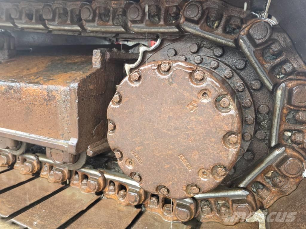 Hitachi ZX 210 Kāpurķēžu ekskavatori