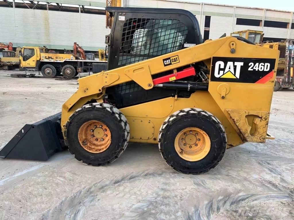 CAT 246 D Lietoti riteņu kompaktiekrāvēji