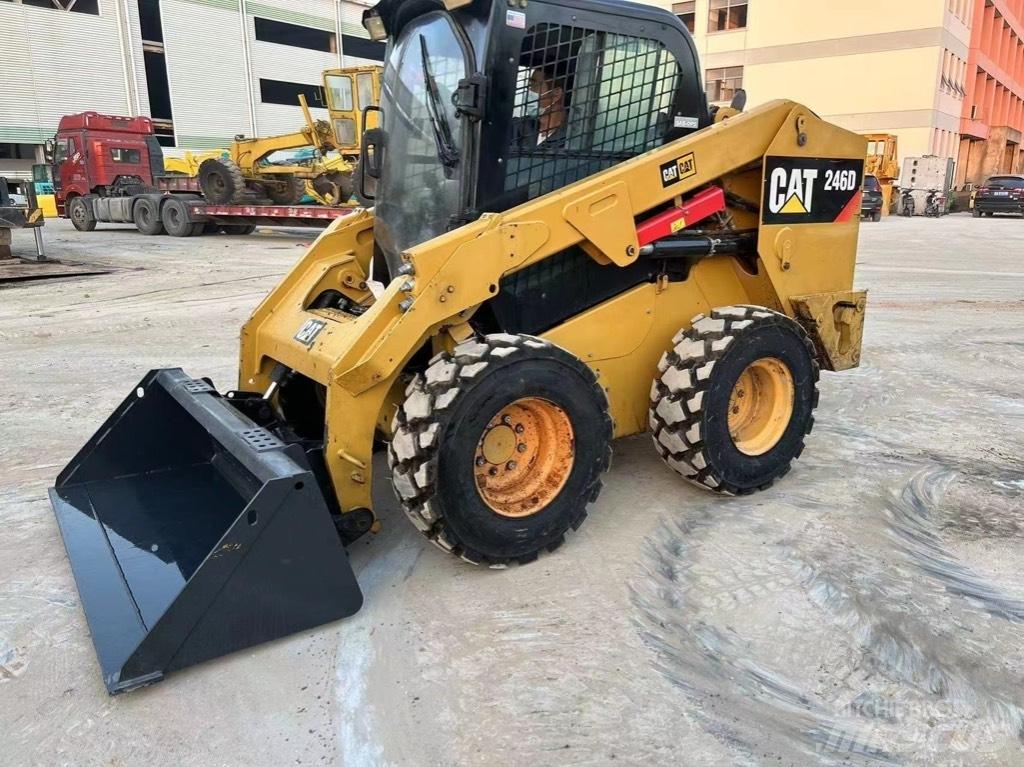 CAT 246 D Lietoti riteņu kompaktiekrāvēji