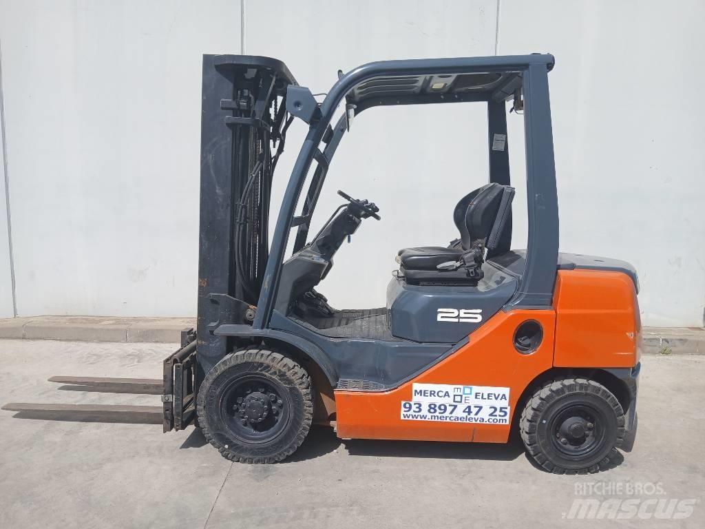 Toyota 02-8FDF25 Tehnika ar dīzeļa dzinēju
