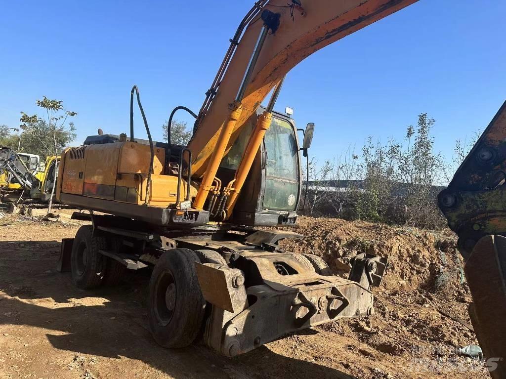 Hyundai R210W-9 Ekskavatori uz riteņiem