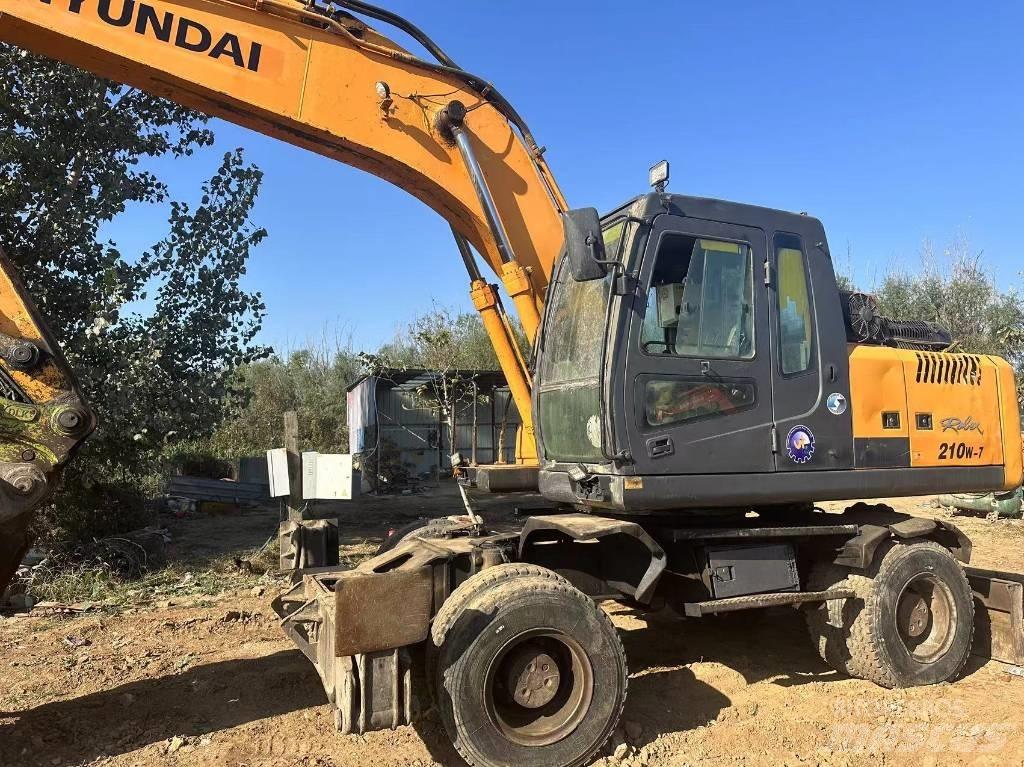 Hyundai R210W-9 Ekskavatori uz riteņiem