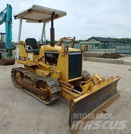 Komatsu D 20 A-6 Kāpurķēžu buldozeri