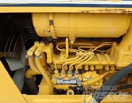 Komatsu D 20 A-6 Kāpurķēžu buldozeri