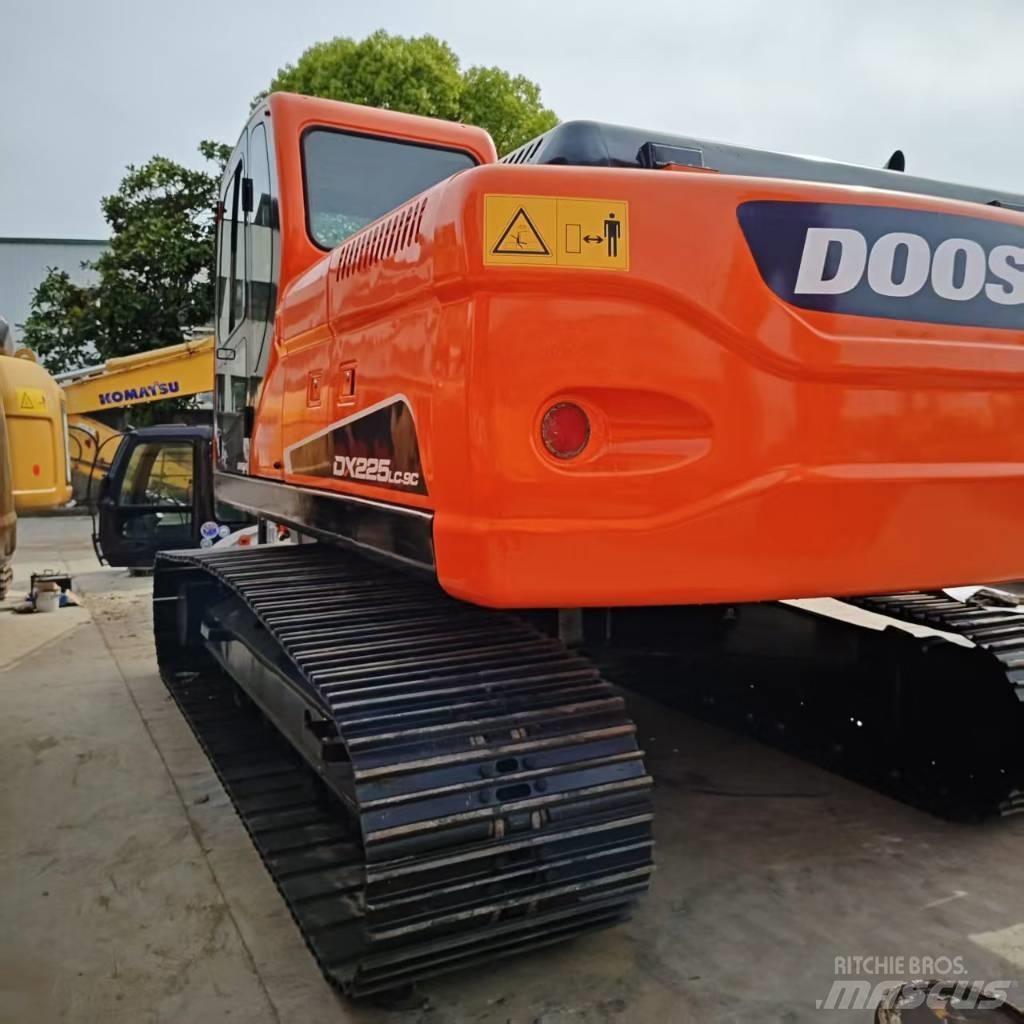 Doosan DX 225 Kāpurķēžu ekskavatori